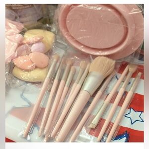 COSMETIC BRUSH & SPONGE SET